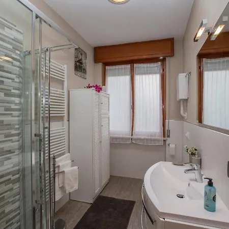 Lizzara-vecchia Sleeps 4