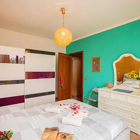 Apartamento Lizzara-vecchia Sleeps 4