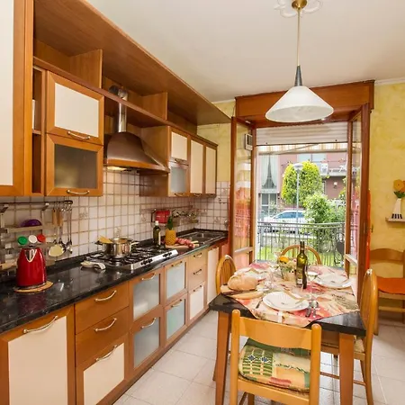 Lizzara-vecchia Sleeps 4 *