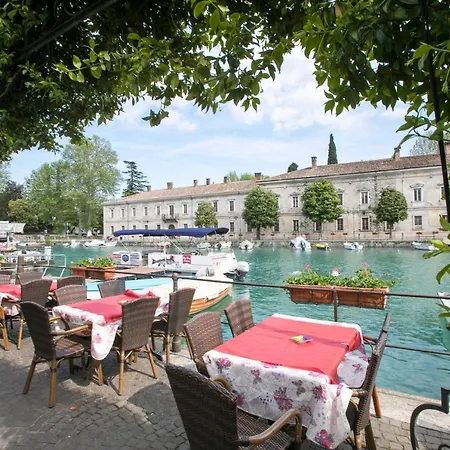Lizzara-vecchia Sleeps 4 Apartamento Peschiera del Garda
