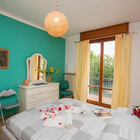 Lizzara-vecchia Sleeps 4 Apartamento Peschiera del Garda