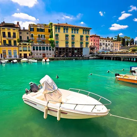 Lizzara-vecchia Sleeps 4 Peschiera del Garda